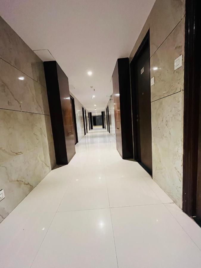 Hotel Nova Vesu Surate Exterior foto